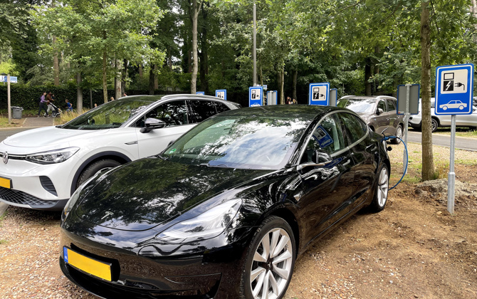 Safari Meeting Centre realiseert plaatsing 12 laadpalen voor 24 elektrische auto’s